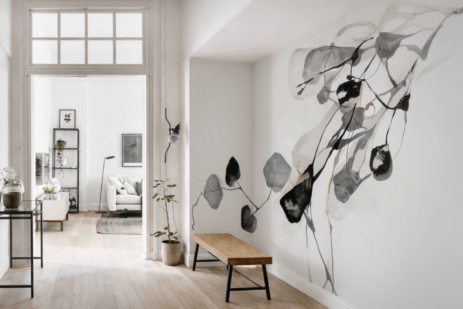 Shadowed Ivy Tendril